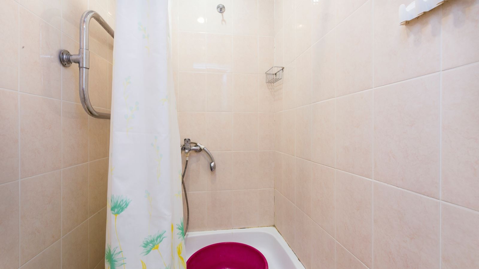 rooms-room-standard-single-shared-bath