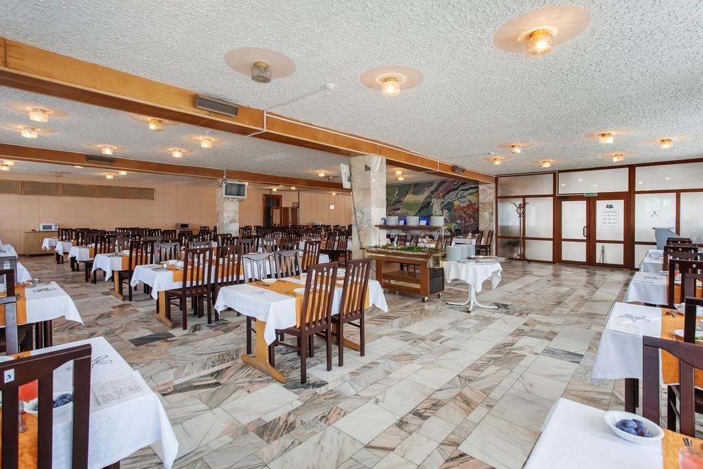 restaurants-obedenniy-zal