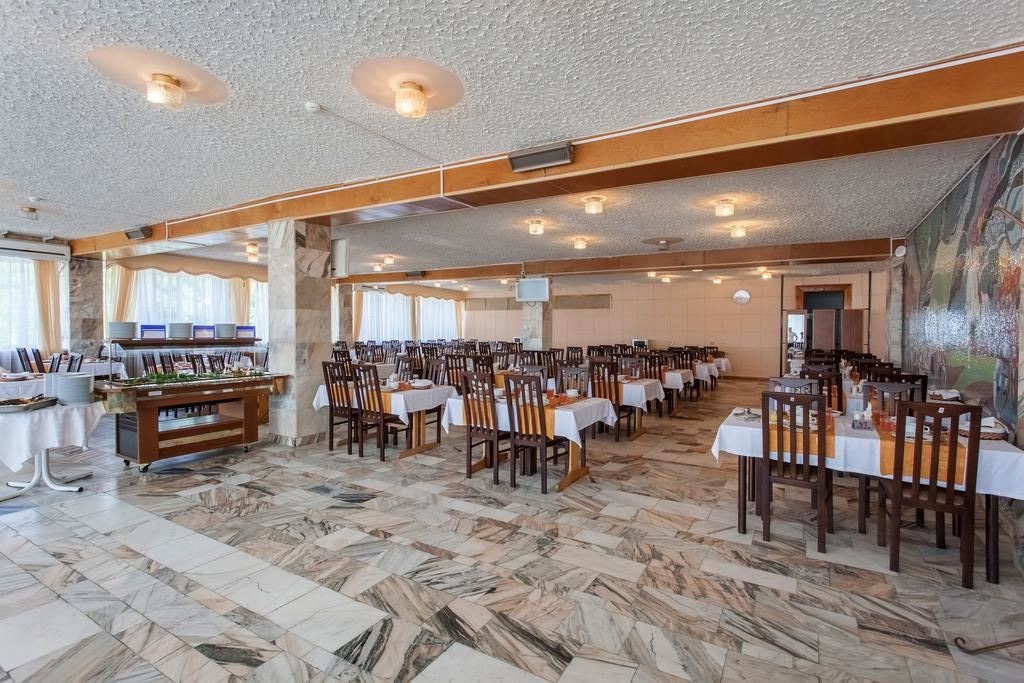 restaurants-obedenniy-zal