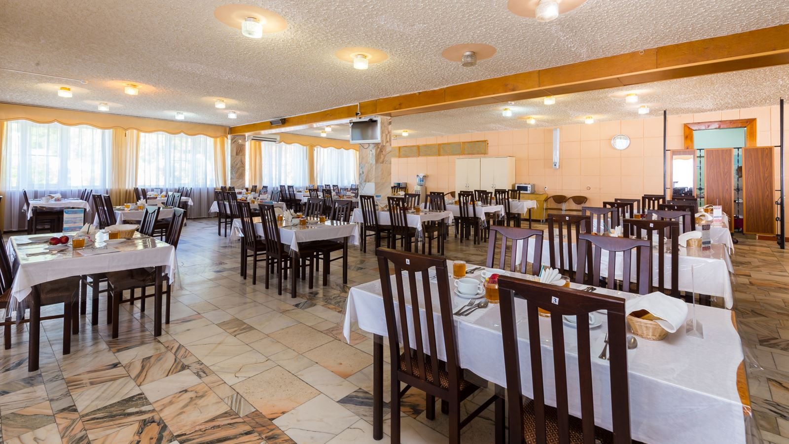 restaurants-obedenniy-zal