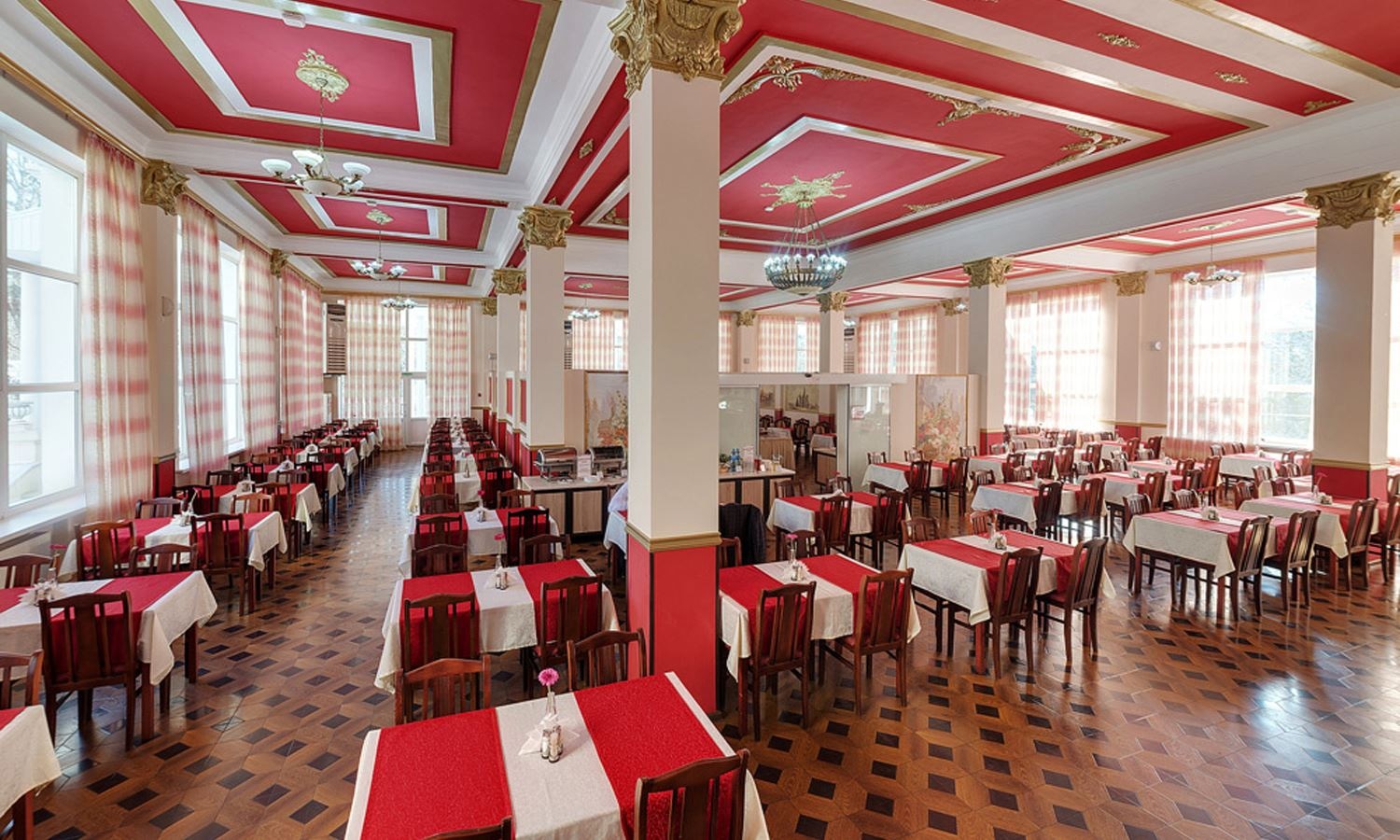 restaurants-obedennyi-zal