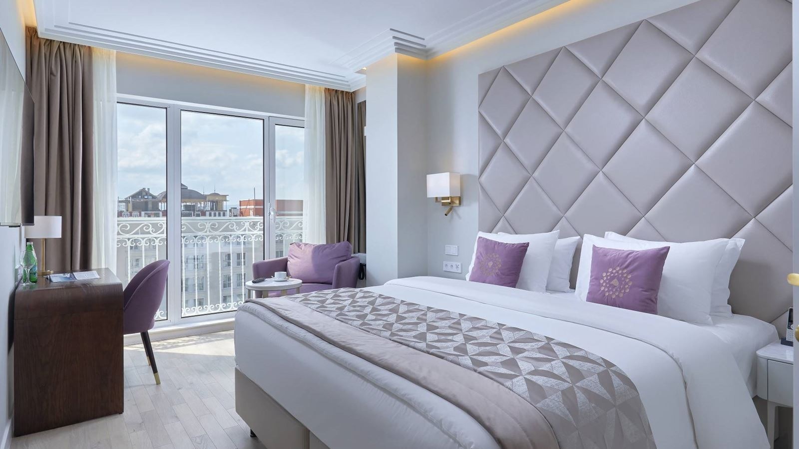 rooms-2-местный-2-комнатный-люкс-премиум-с-балконом