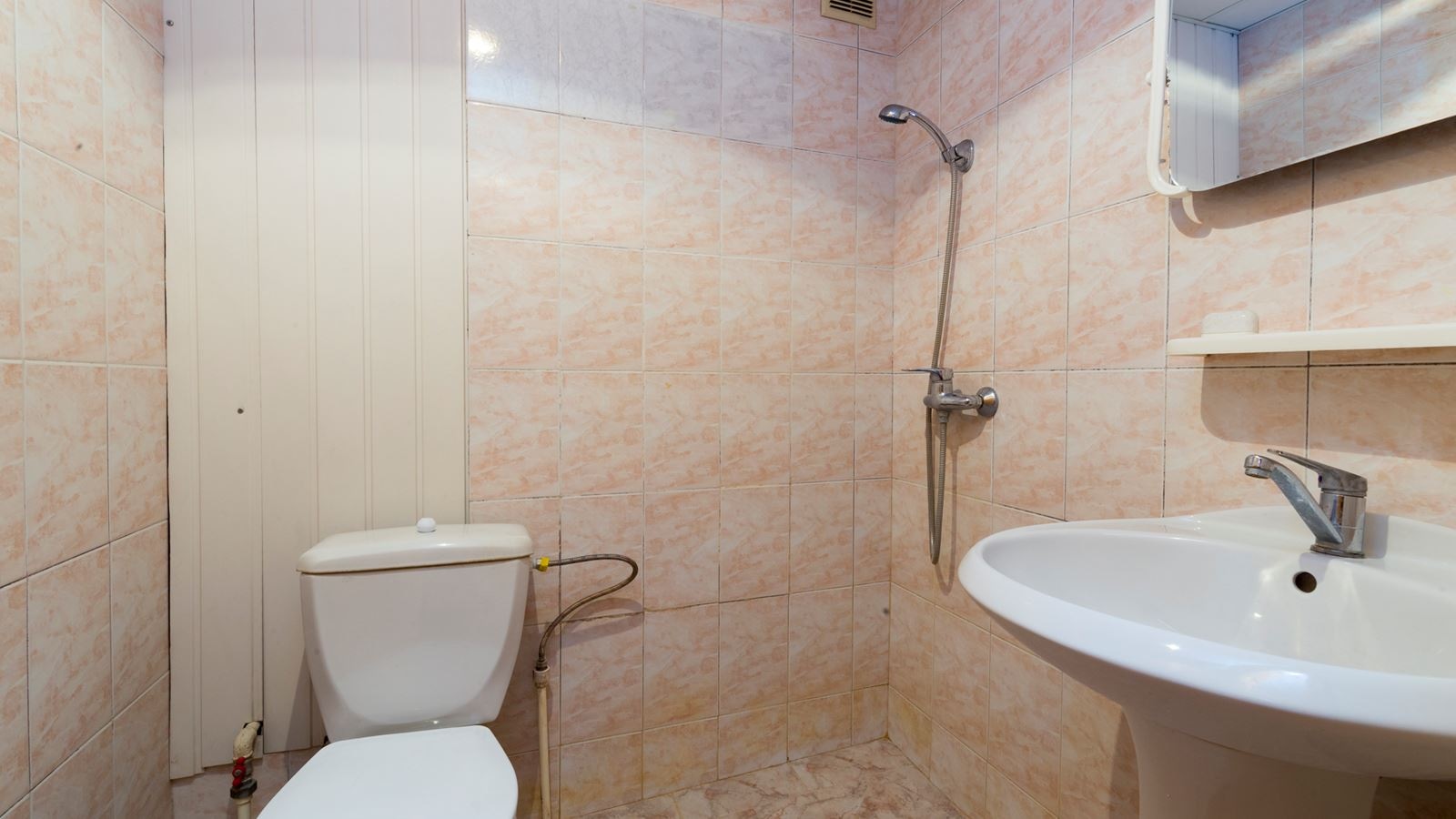 rooms-dbl-standard-2-kat-building-1