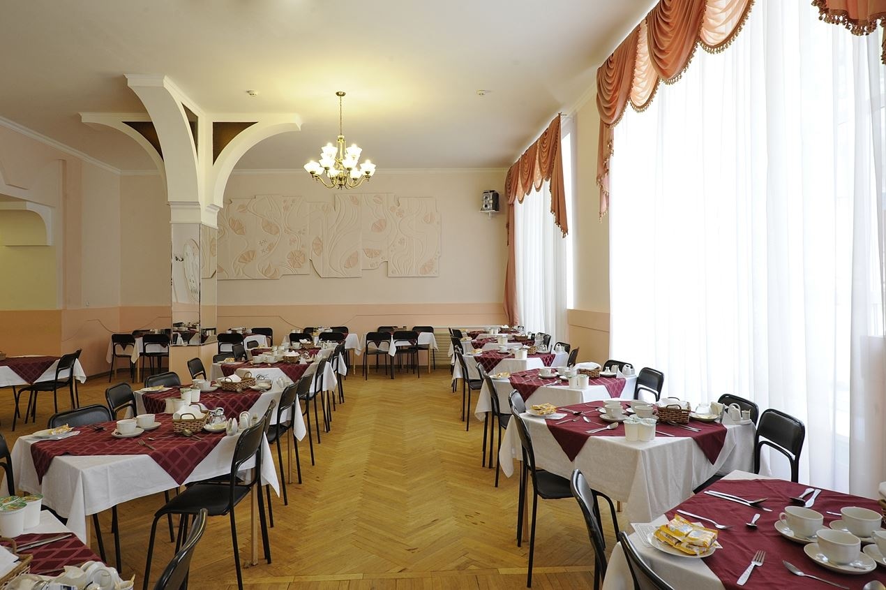 restaurants-obedennyi-zal