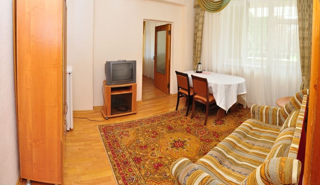 rooms-3-rooms-suite-building-gornii
