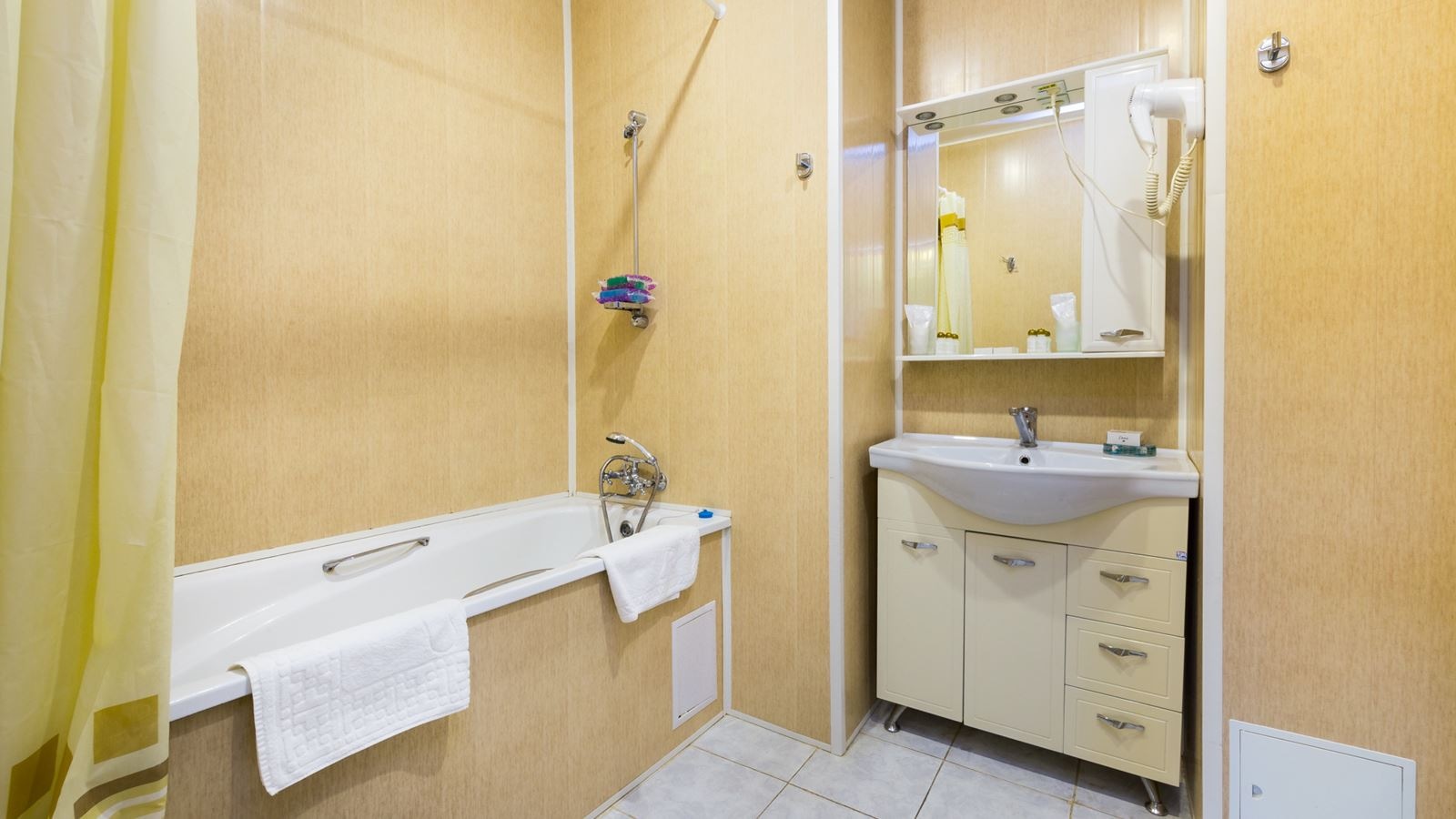 rooms-3-rooms-suite-building-1