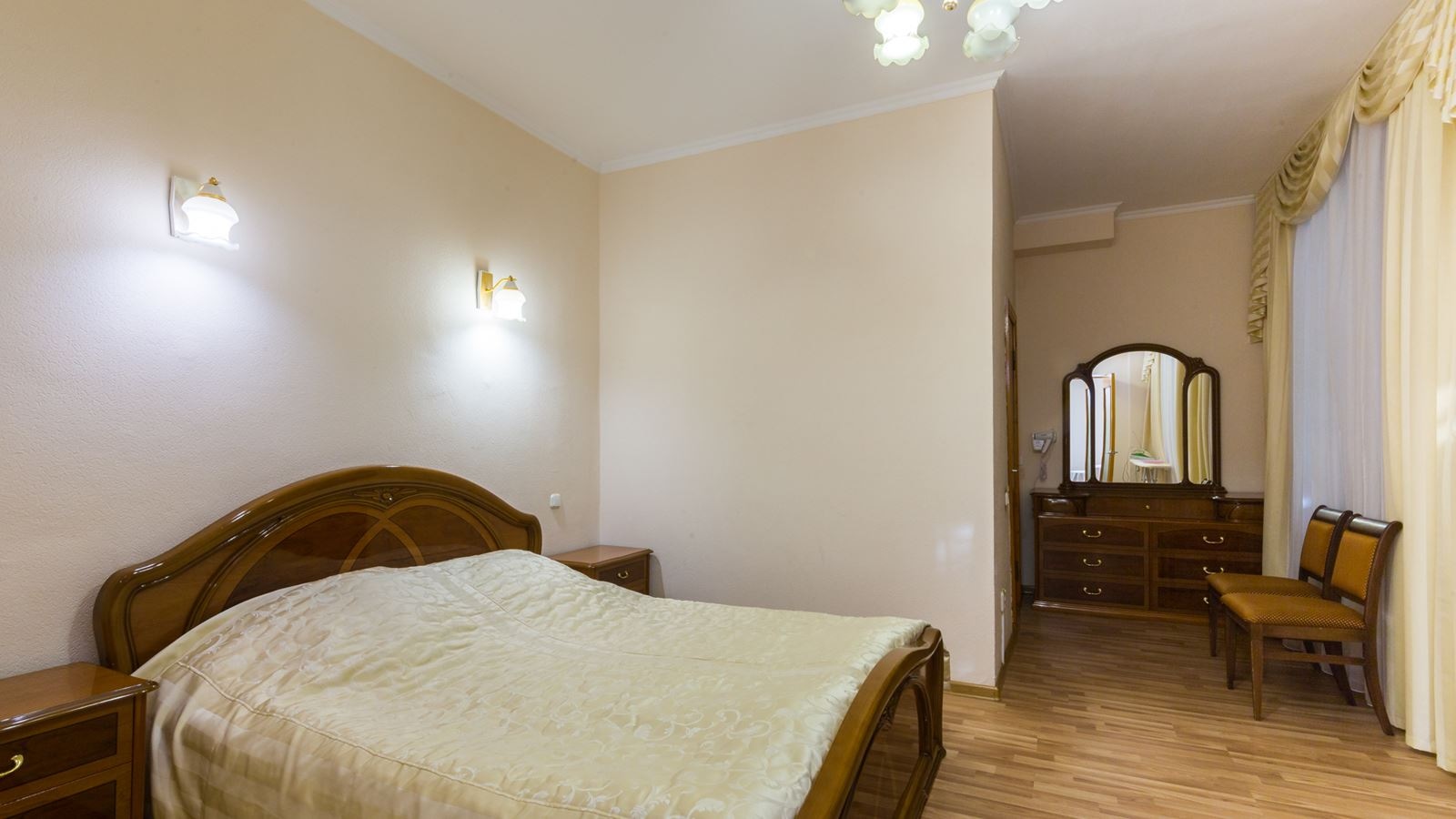 rooms-2-mest-2-komn-luxe-korpus-gornyi