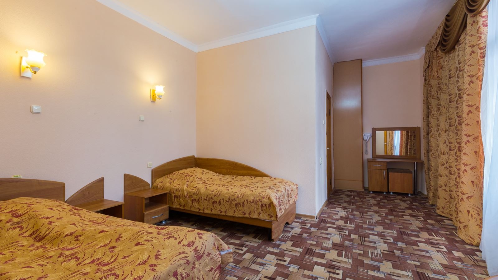 rooms-2-mest-2-komn-studio-korp-gornyi