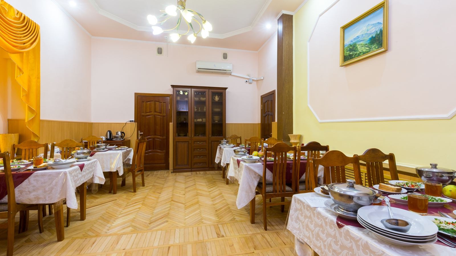 restaurants-obedennyi-zal