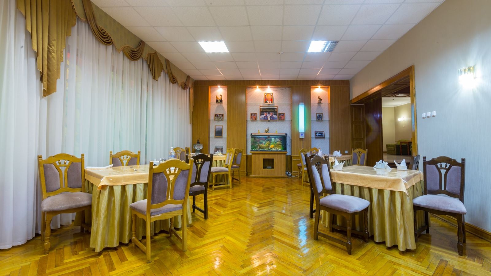 restaurants-obedennyi-zal