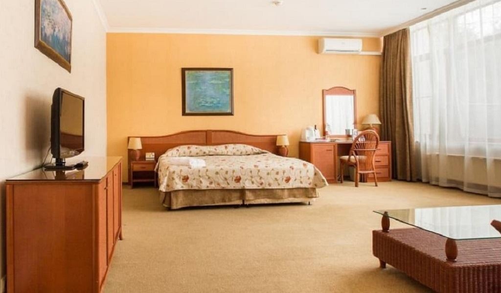 rooms-4mestnyi-semeinyi-lux