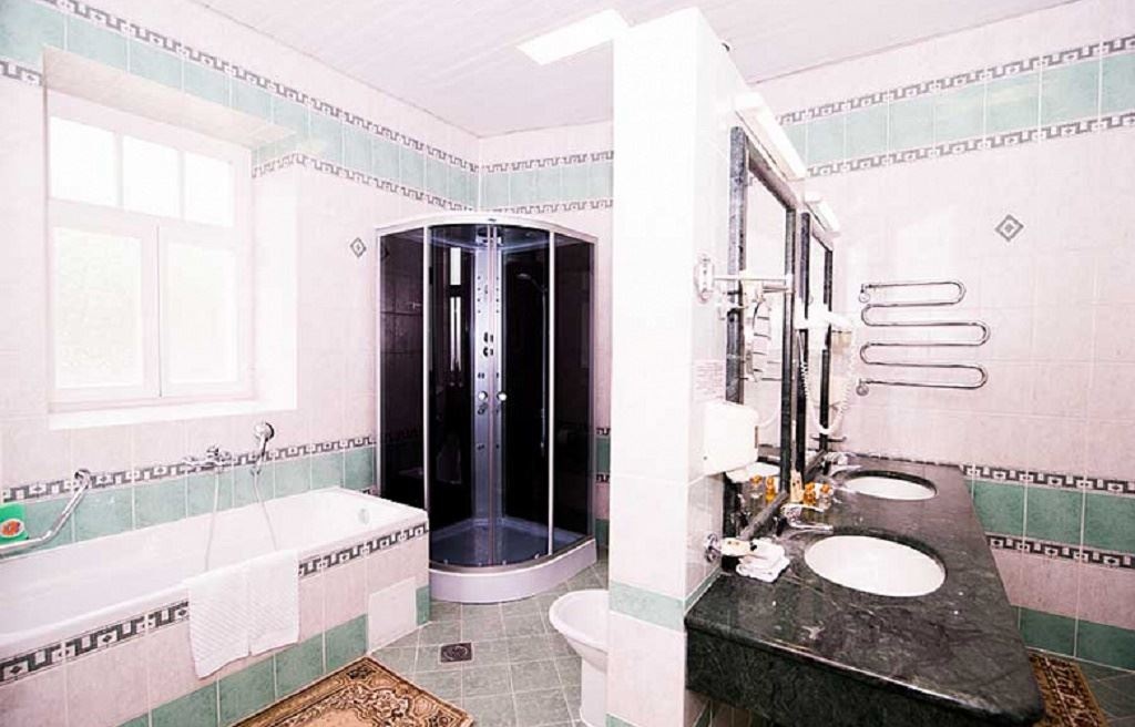 rooms-2bed-2room-suite-no-103-203-building-4