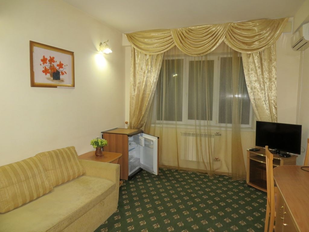 rooms-2-mestnyi-2-komnatnyi-uluchshennyi