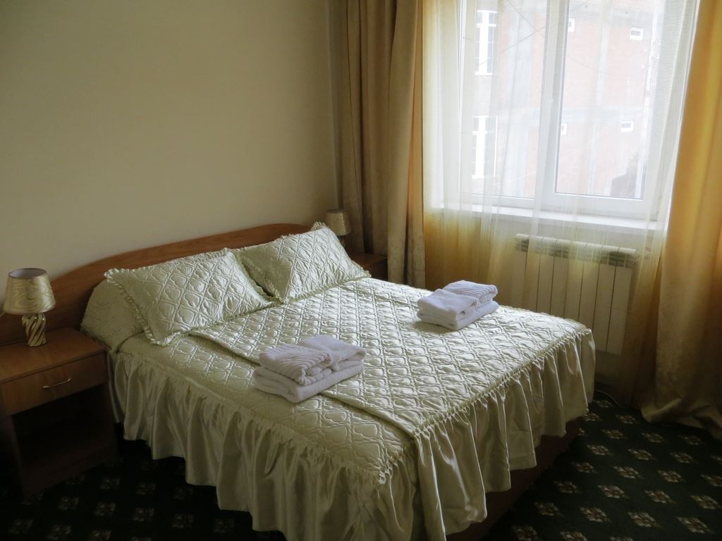 rooms-2-mestnyi-2-komnatnyi-uluchshennyi