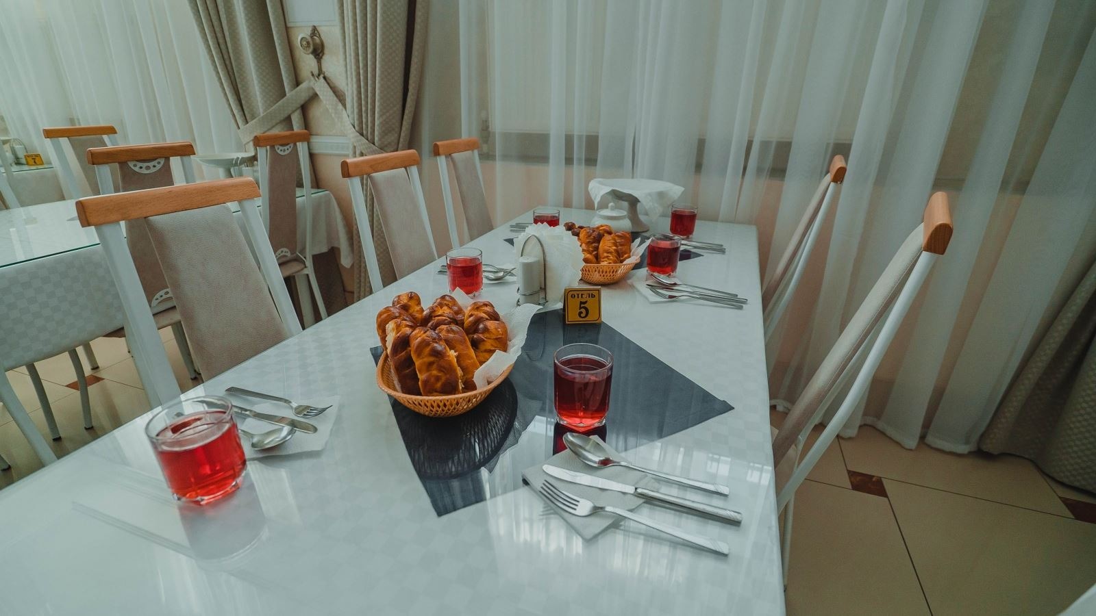 restaurants-obedenniy-zal