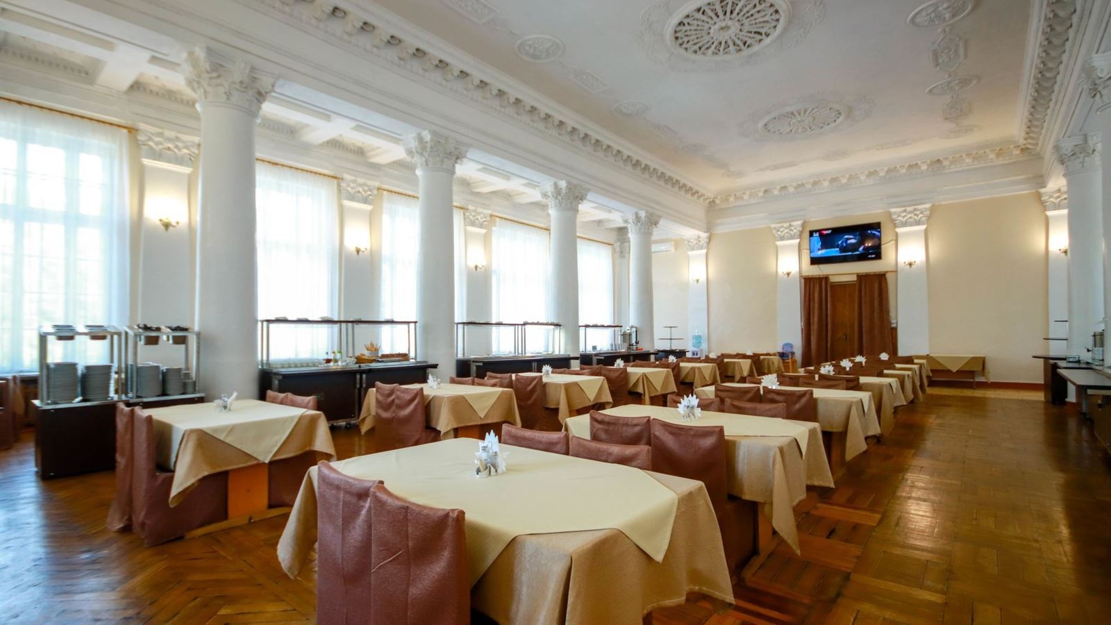 restaurants-restaurant