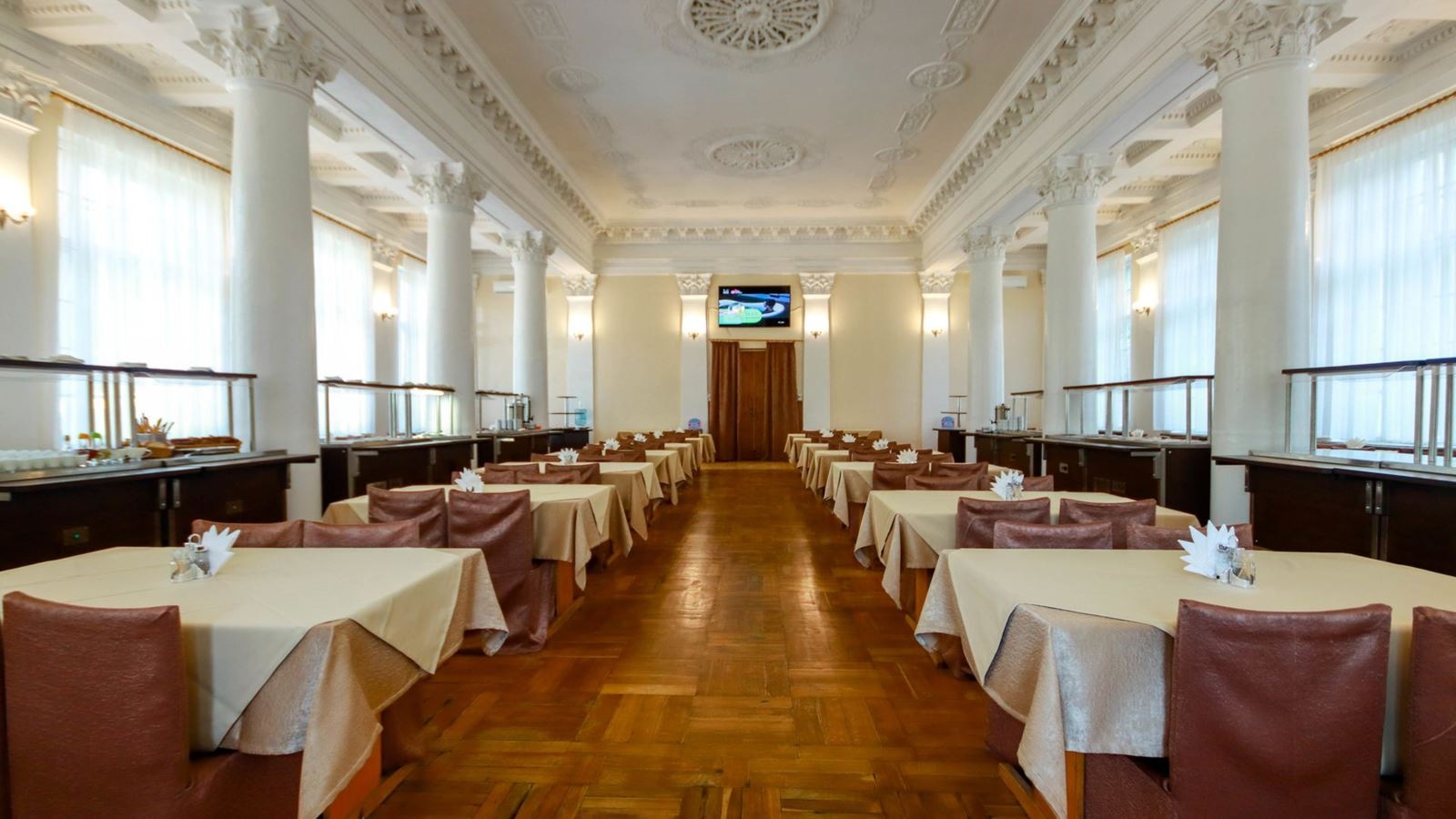 restaurants-restaurant