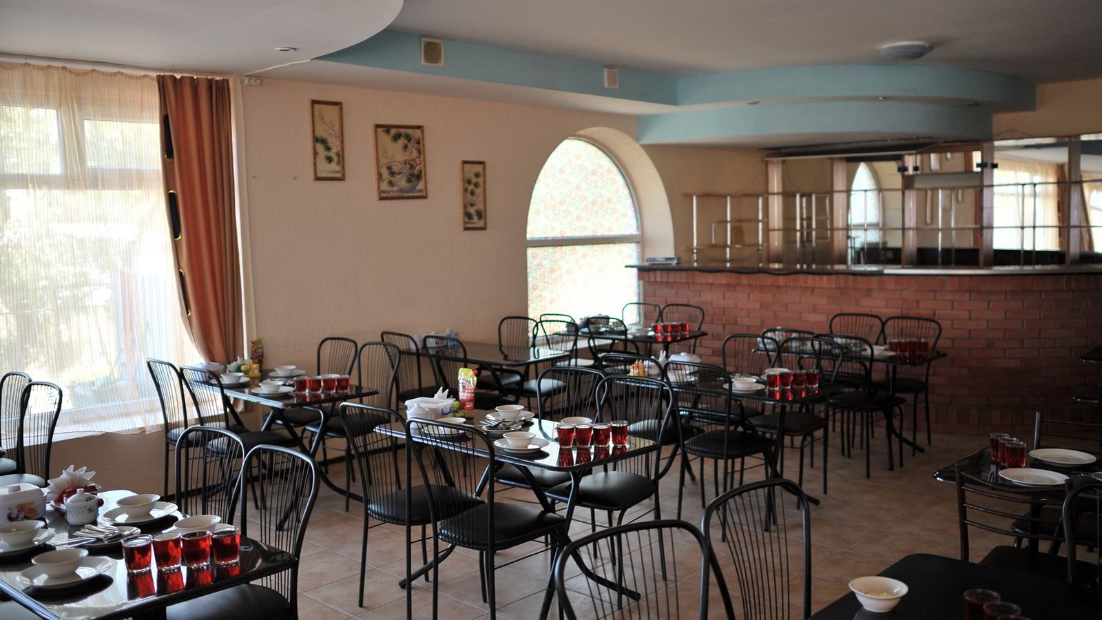 restaurants-obedennyy-zal