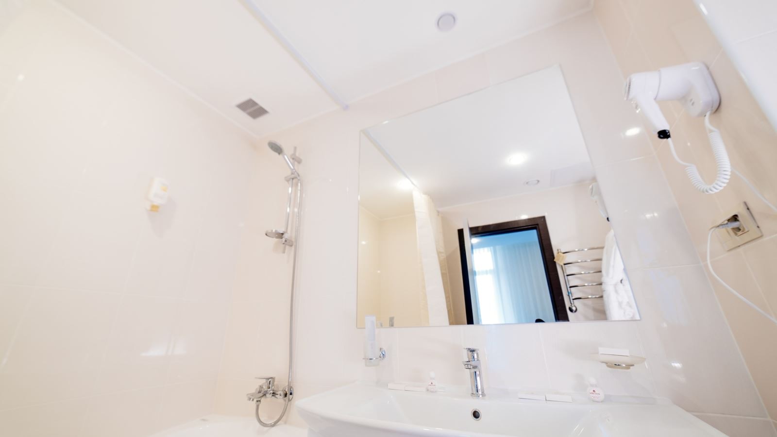 rooms-2bed-2room-studio-suite