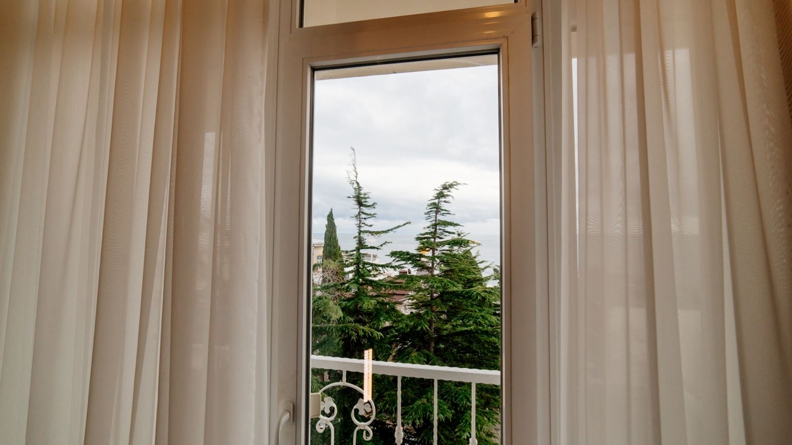 rooms-2bed-2room-studio-suite