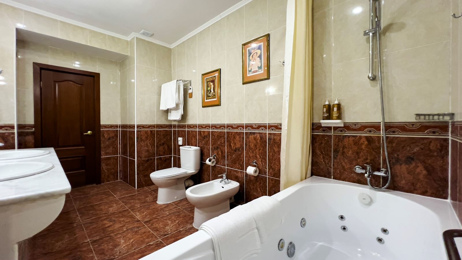 rooms-duplex-suite-with-french-balcony