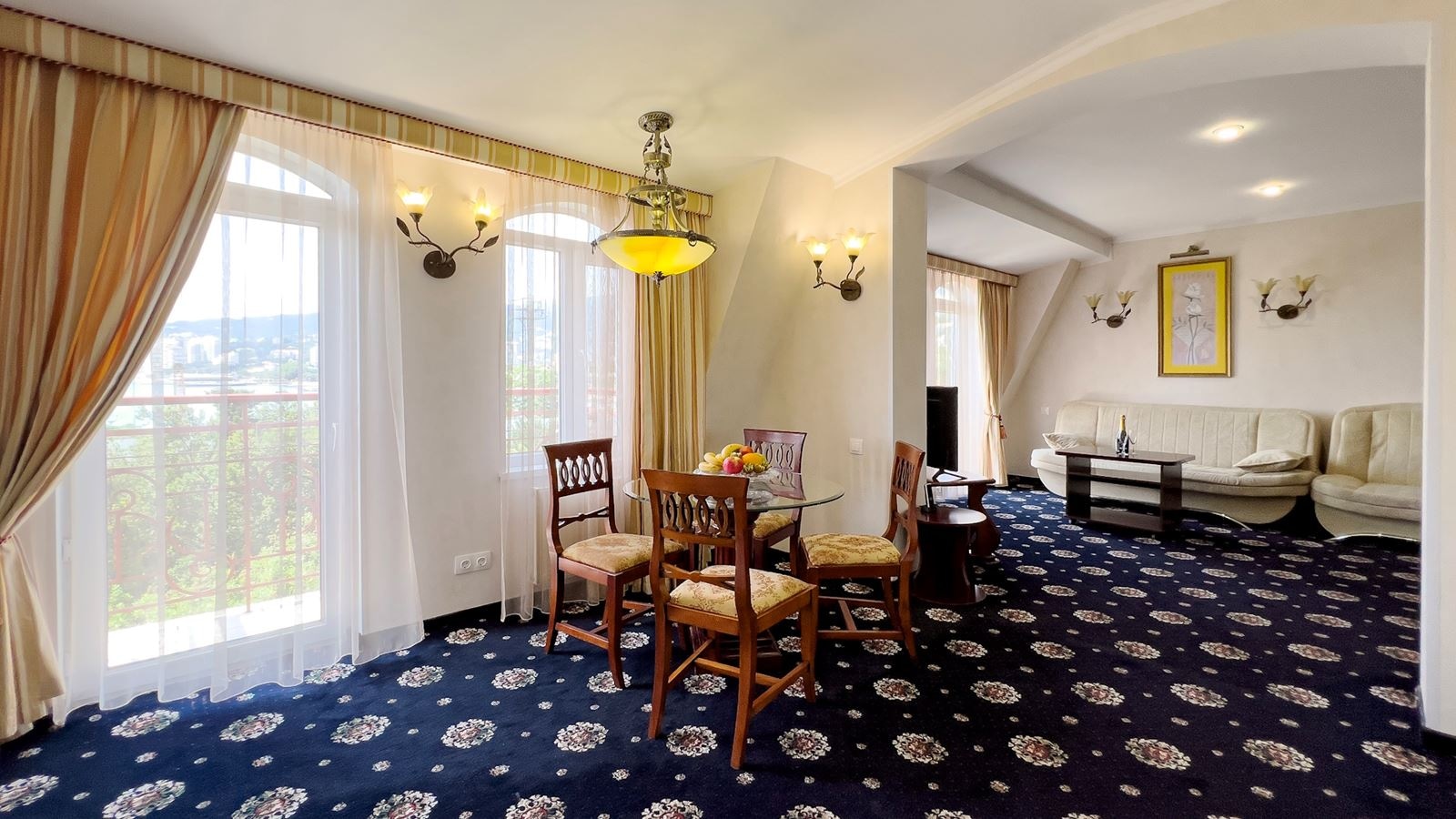 rooms-duplex-suite-with-french-balcony