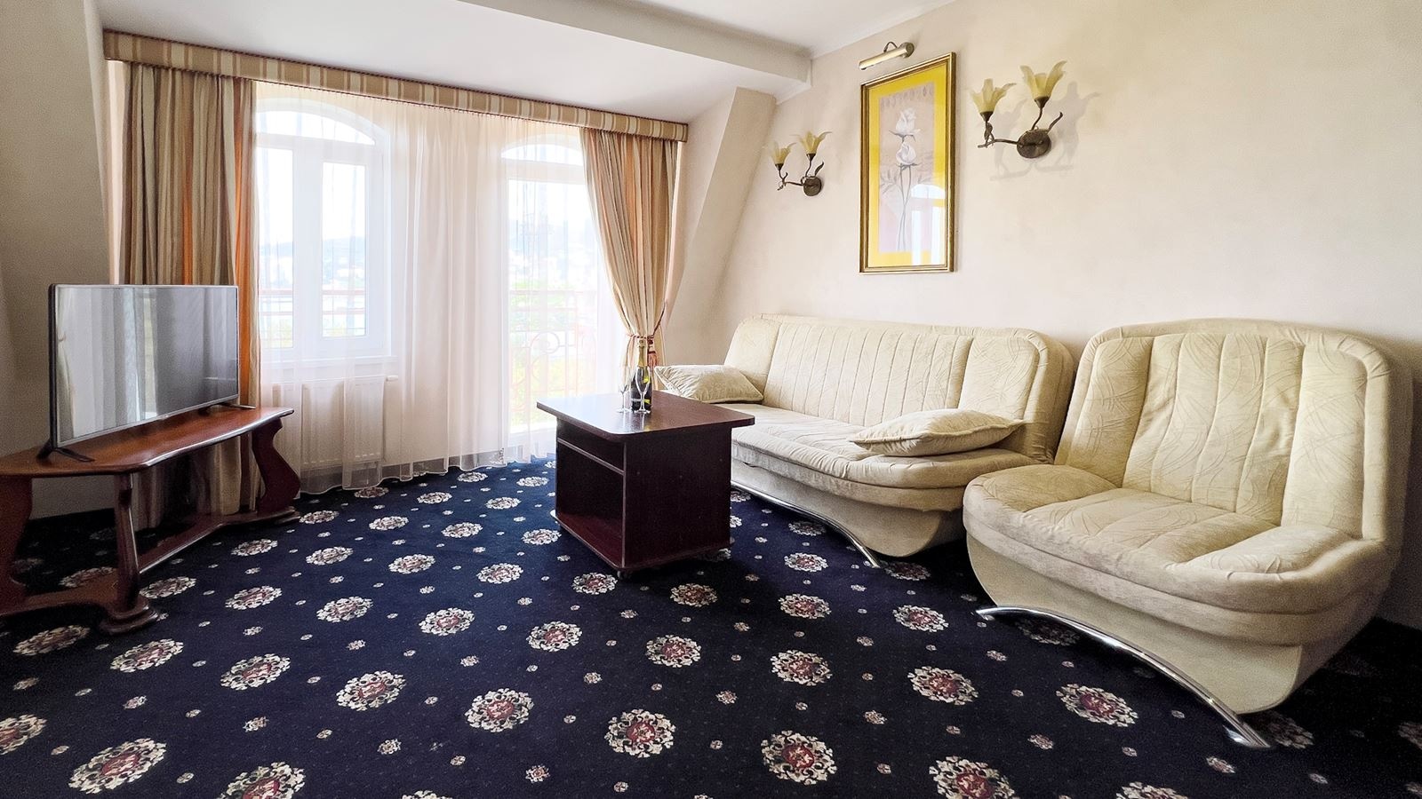 rooms-duplex-suite-with-french-balcony