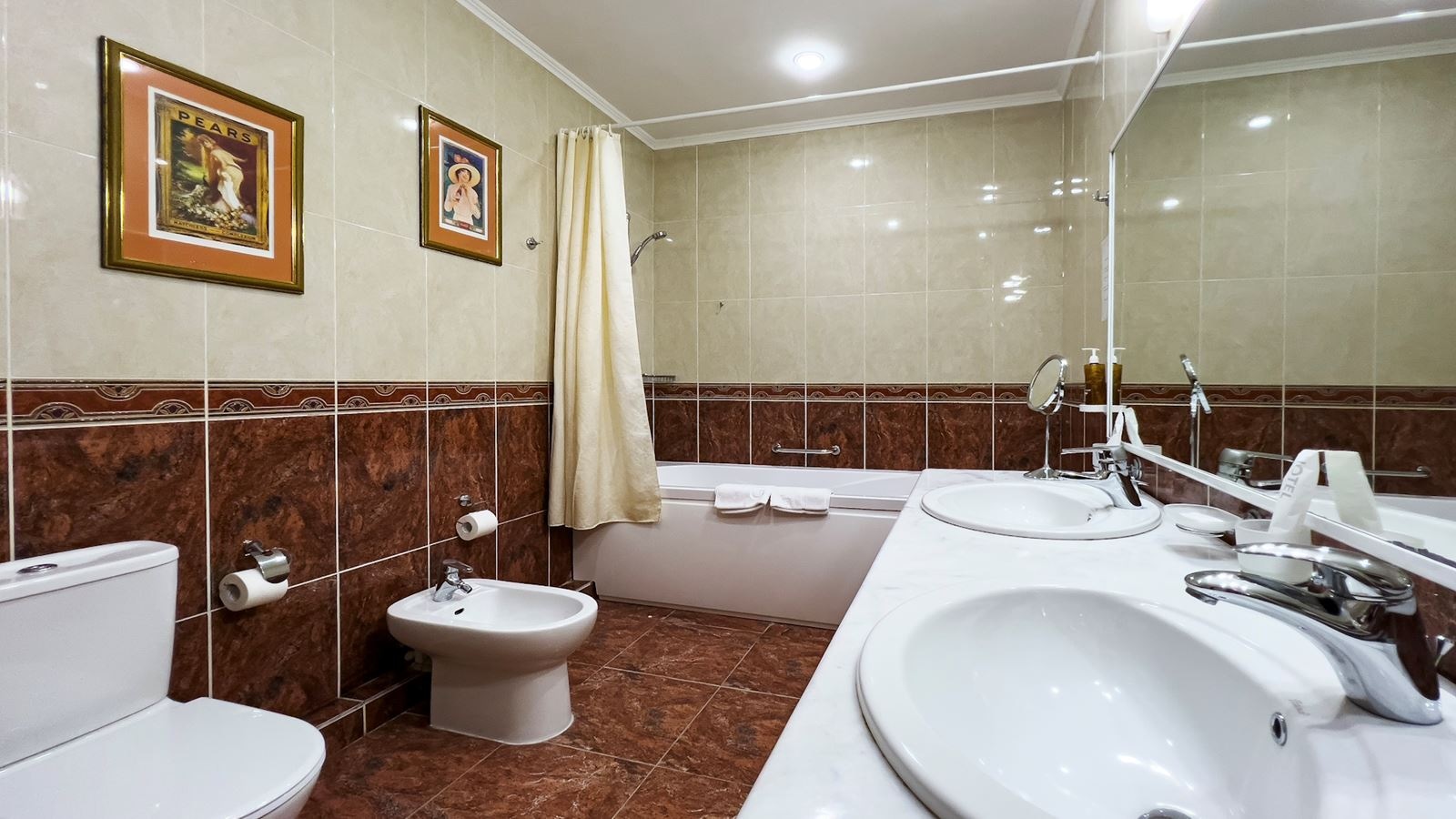 rooms-duplex-suite-with-french-balcony