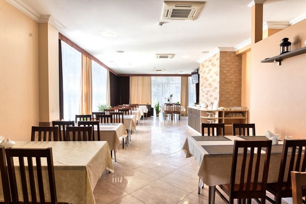 restaurants-restaurant