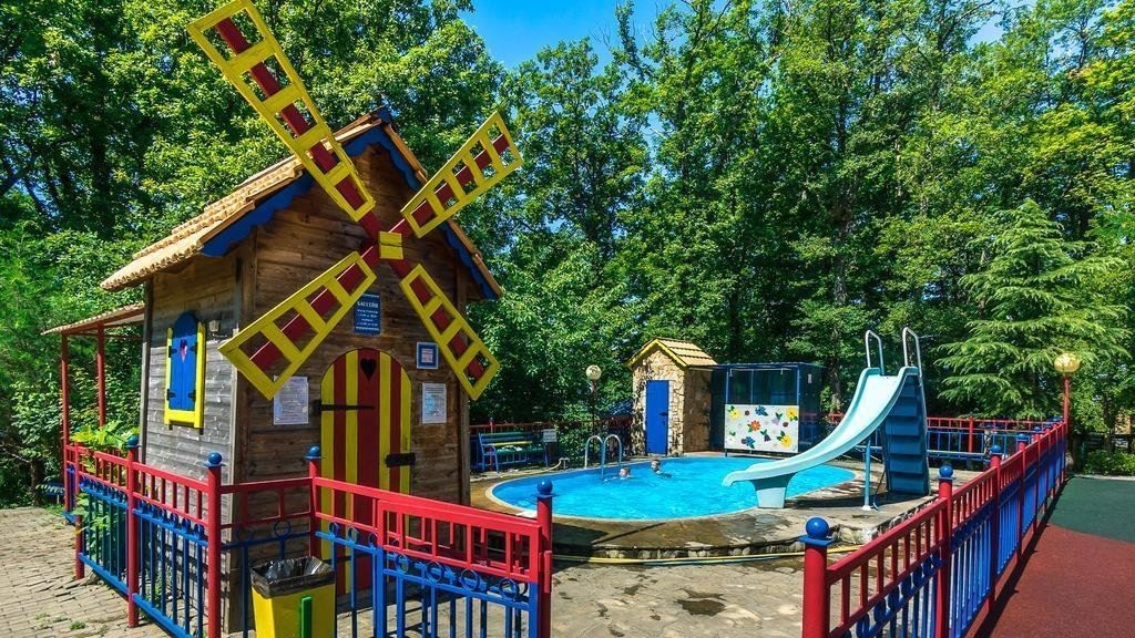 pools-outdoor--indoor-childrens-pool