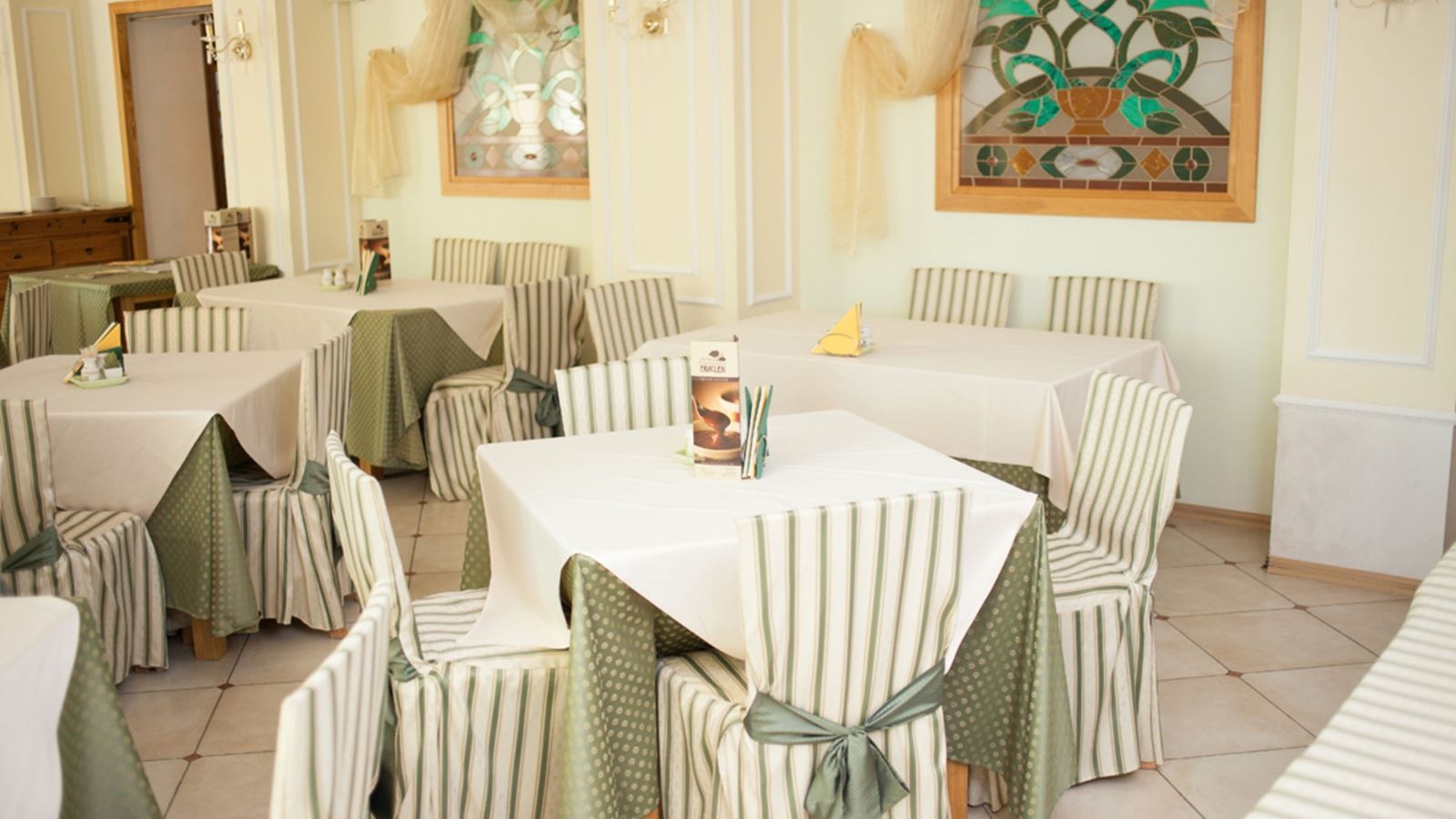 restaurants-restaurant