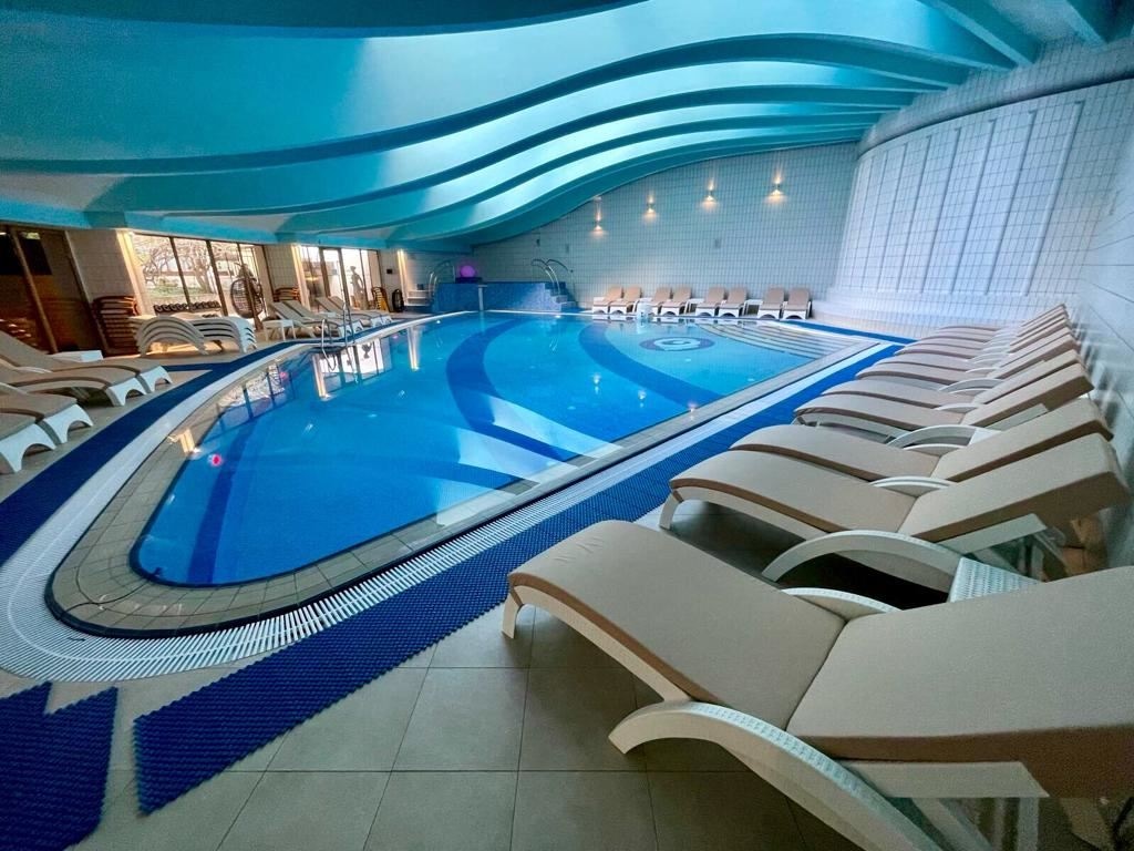 pools-indoor-pool