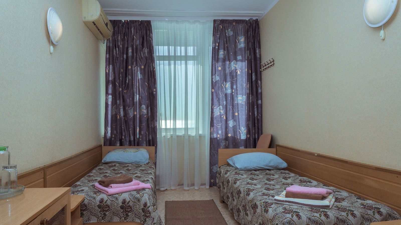 rooms-suiitestandart1-bedrom-tupea