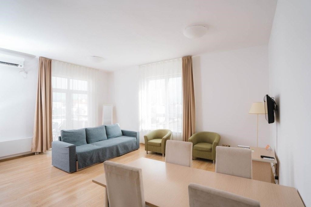 rooms-tripl-apart-room-sea-weui