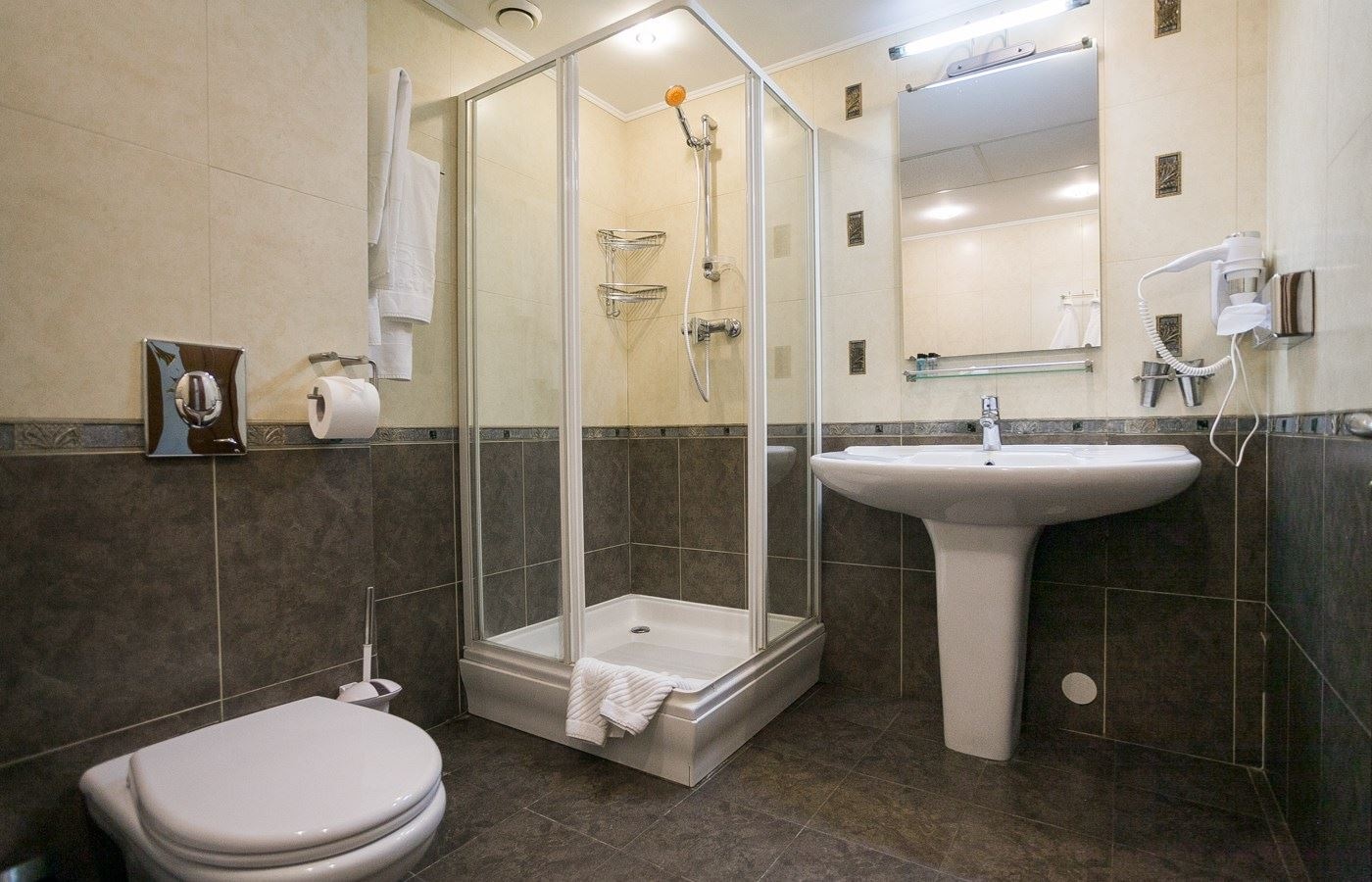 rooms-room-basic-double-poolview-typea