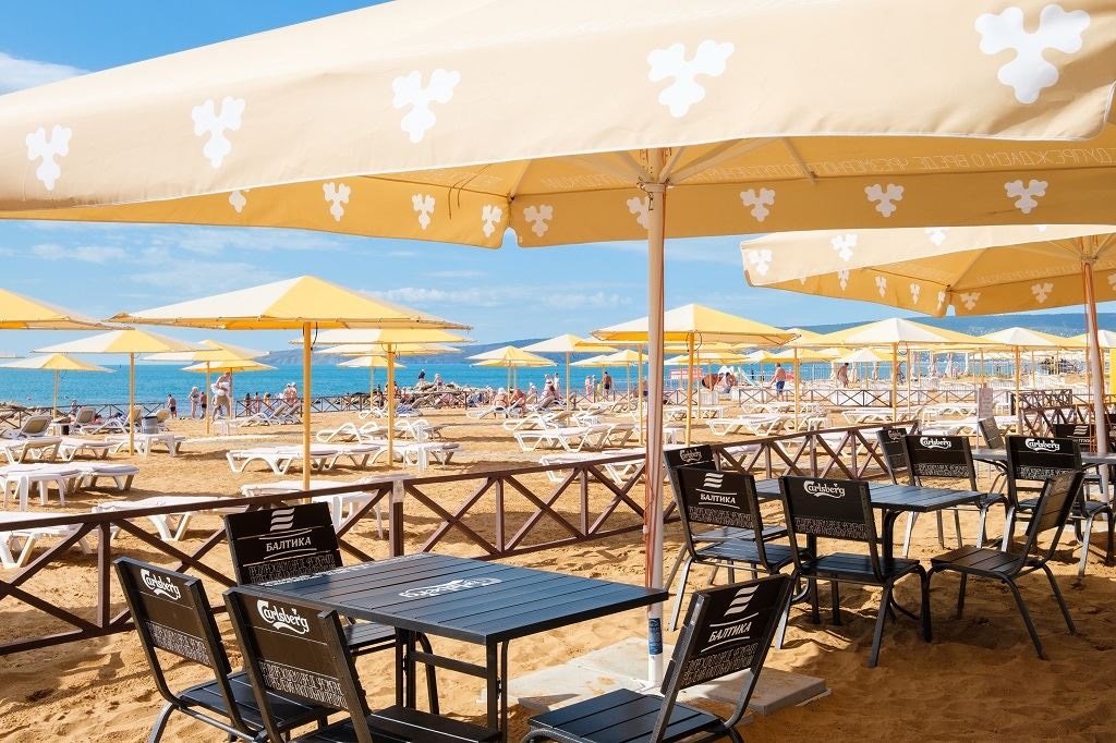 bars-бар-на-пляже-семейное-кафе