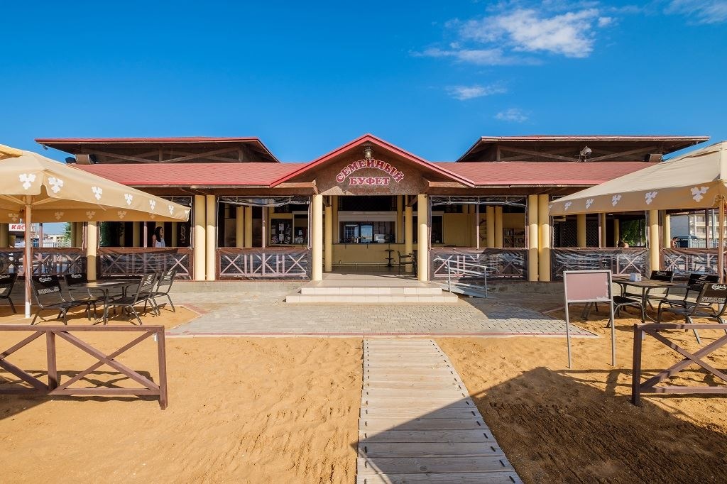 bars-бар-на-пляже-семейное-кафе