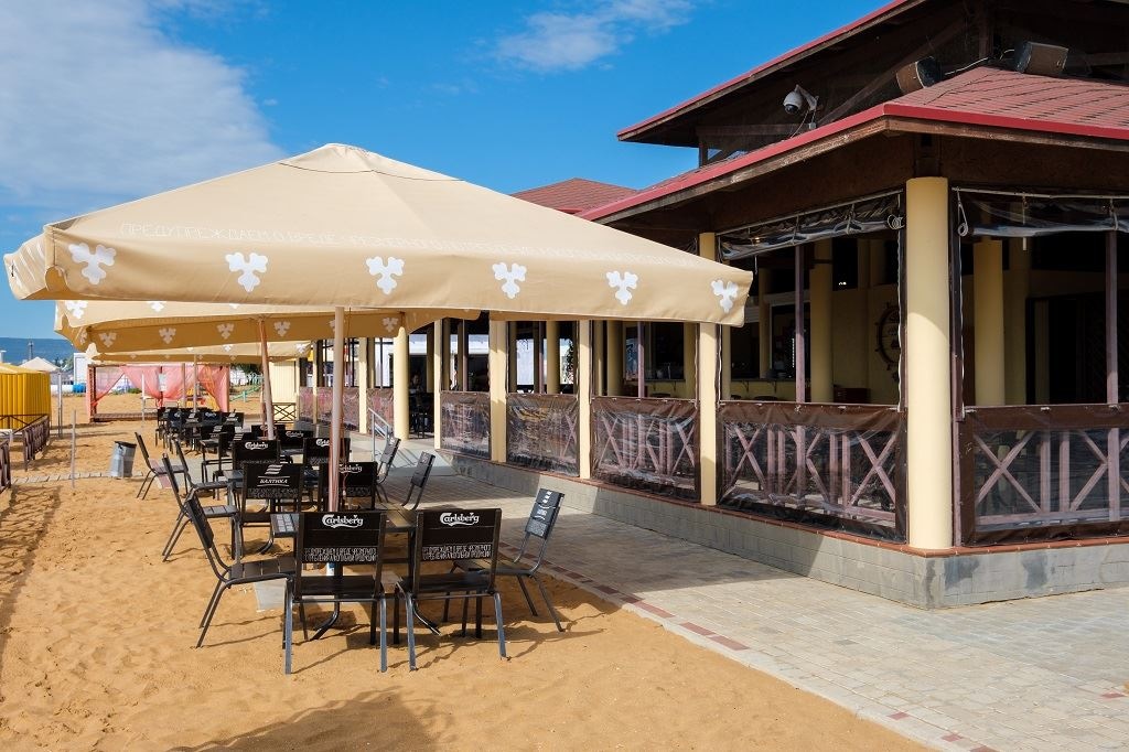 bars-бар-на-пляже-семейное-кафе