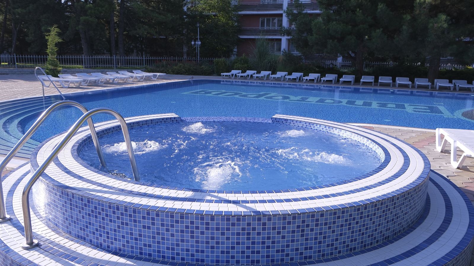pools-outdoor-pool