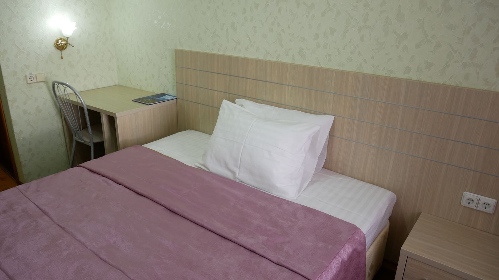 rooms-1seater-with-cd
