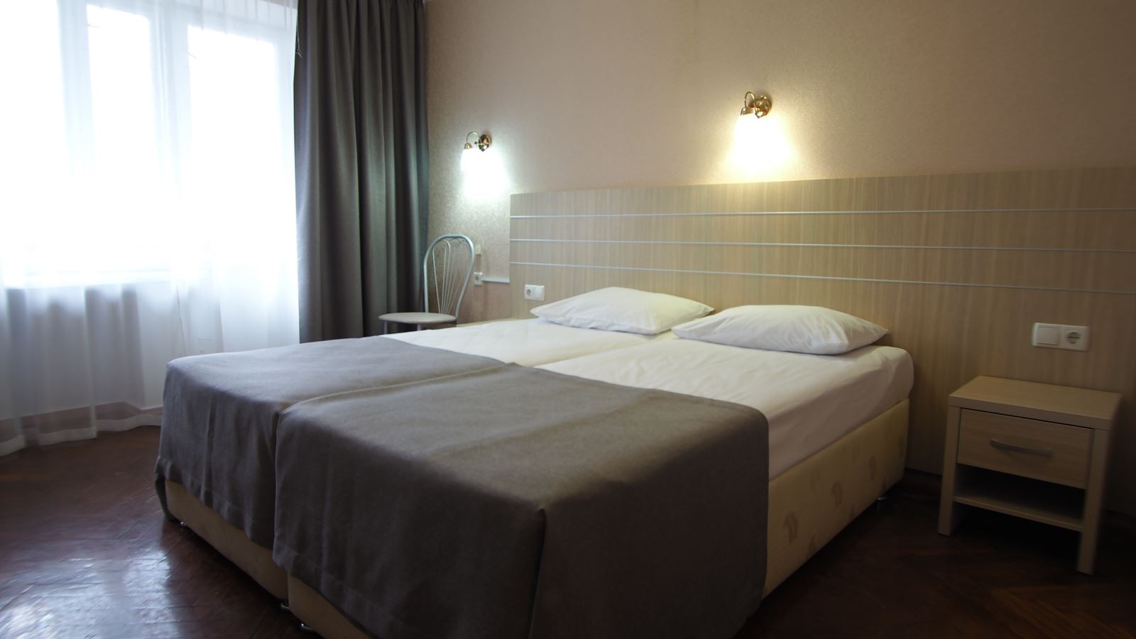 rooms-2seater-with-cd