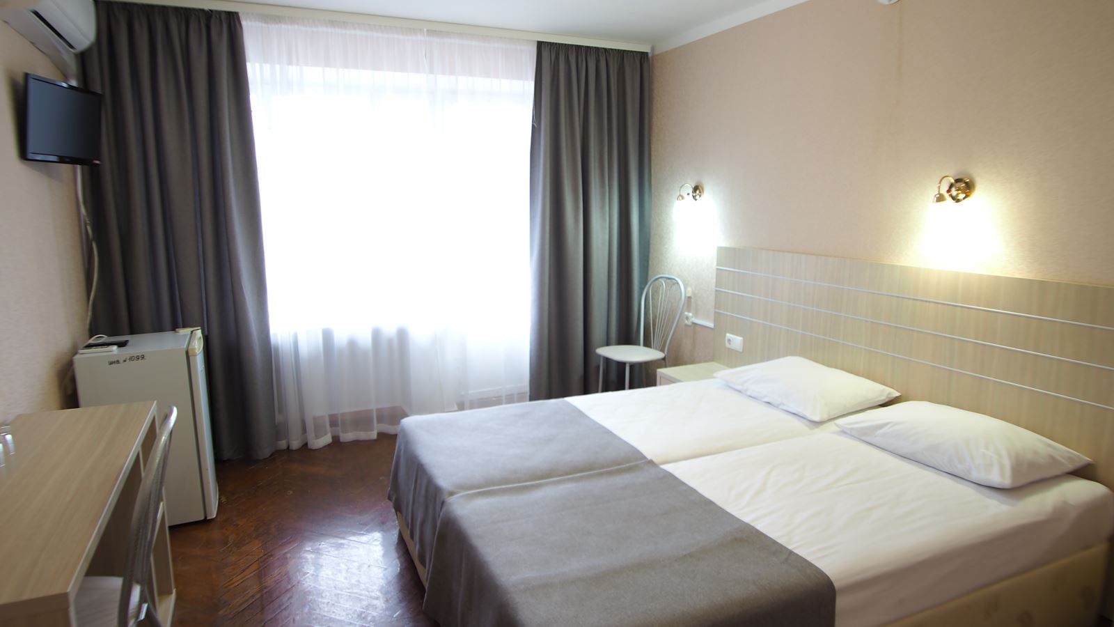 rooms-2seater-with-cd