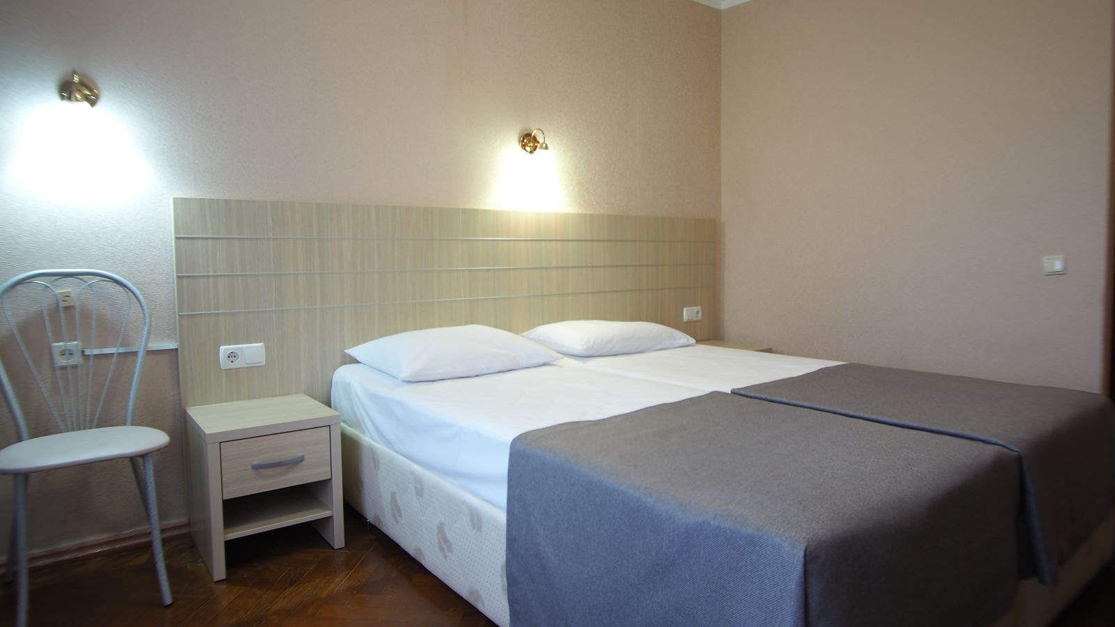 rooms-2seater-with-cd