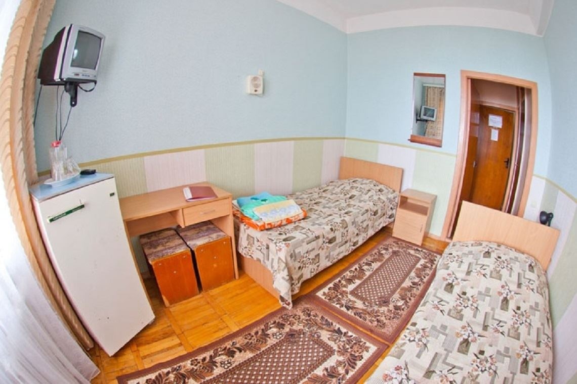 rooms-double-standard-familyroom