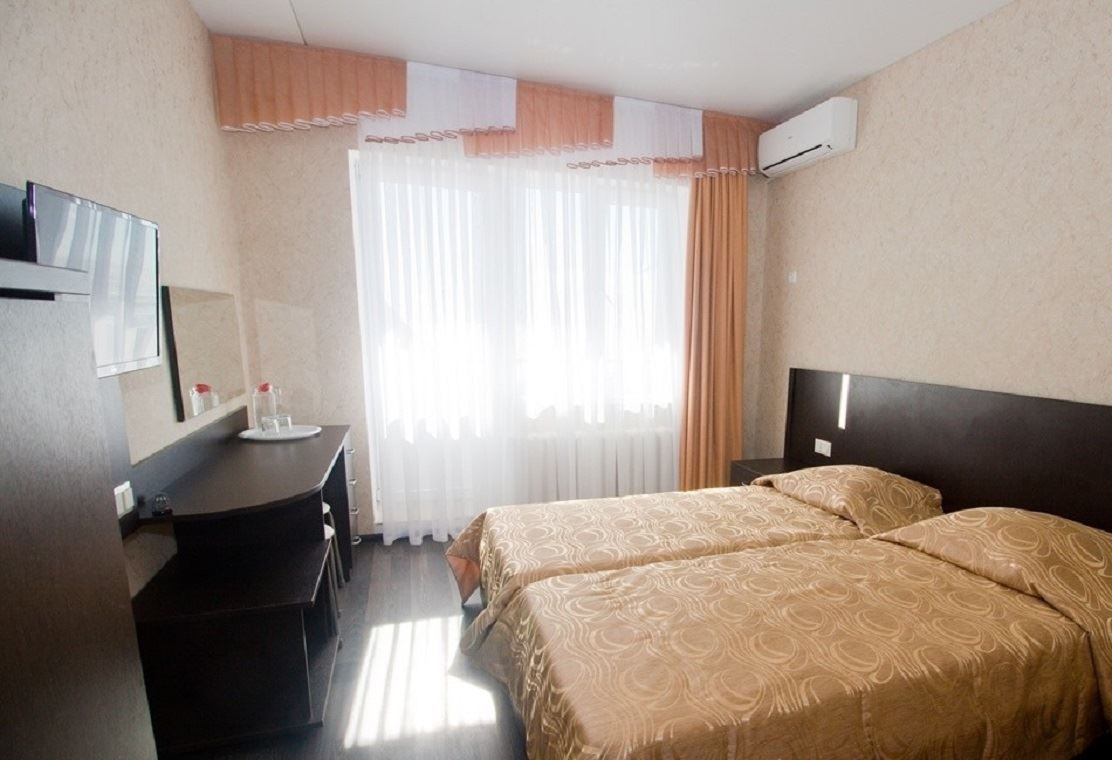 rooms-double-standard-room-park-view-balcony