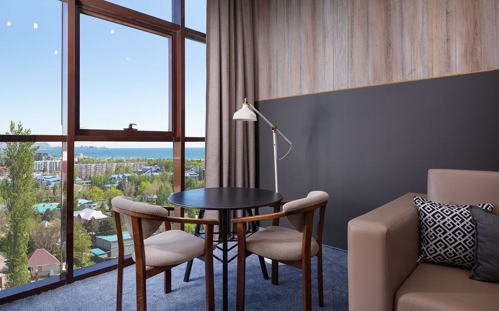 rooms-люкс-с-панорамными-окнами-и-видом-на-море