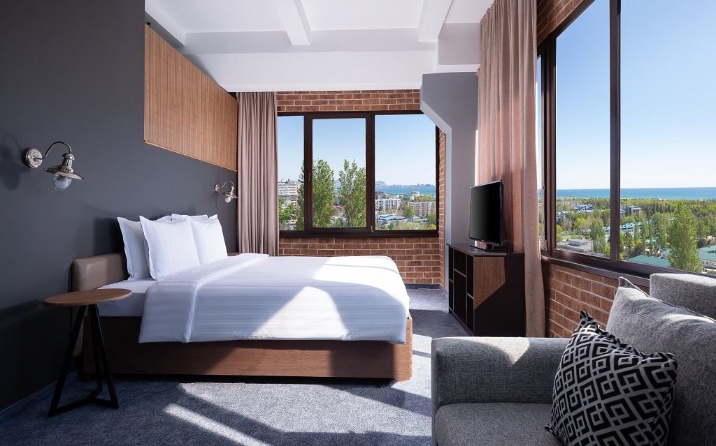 rooms-джуниор-сьют-с-видом-на-море-1-балкон