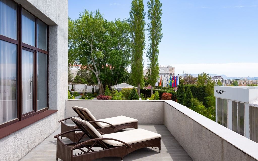 rooms-джуниор-сьют-с-террасой-и-видом-на-море