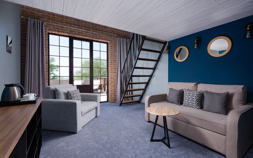 rooms-делюкс--двухуровневый-с-террасой-и-видом-на-море