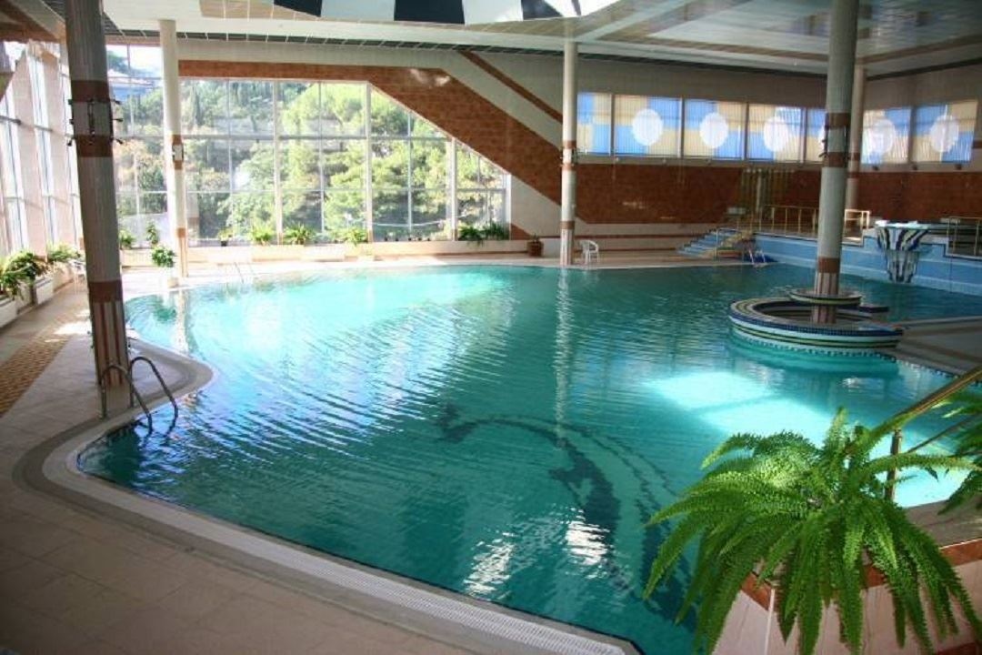 pools-indoor-pool